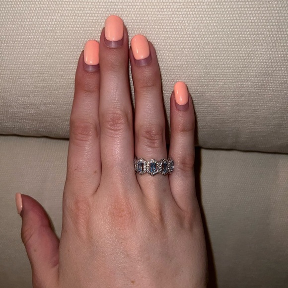 5 Beautiful Size 7 Rings! - Picture 3 of 6